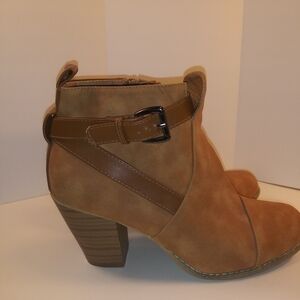 Ankle Boots Size 9 in Camel / Tan